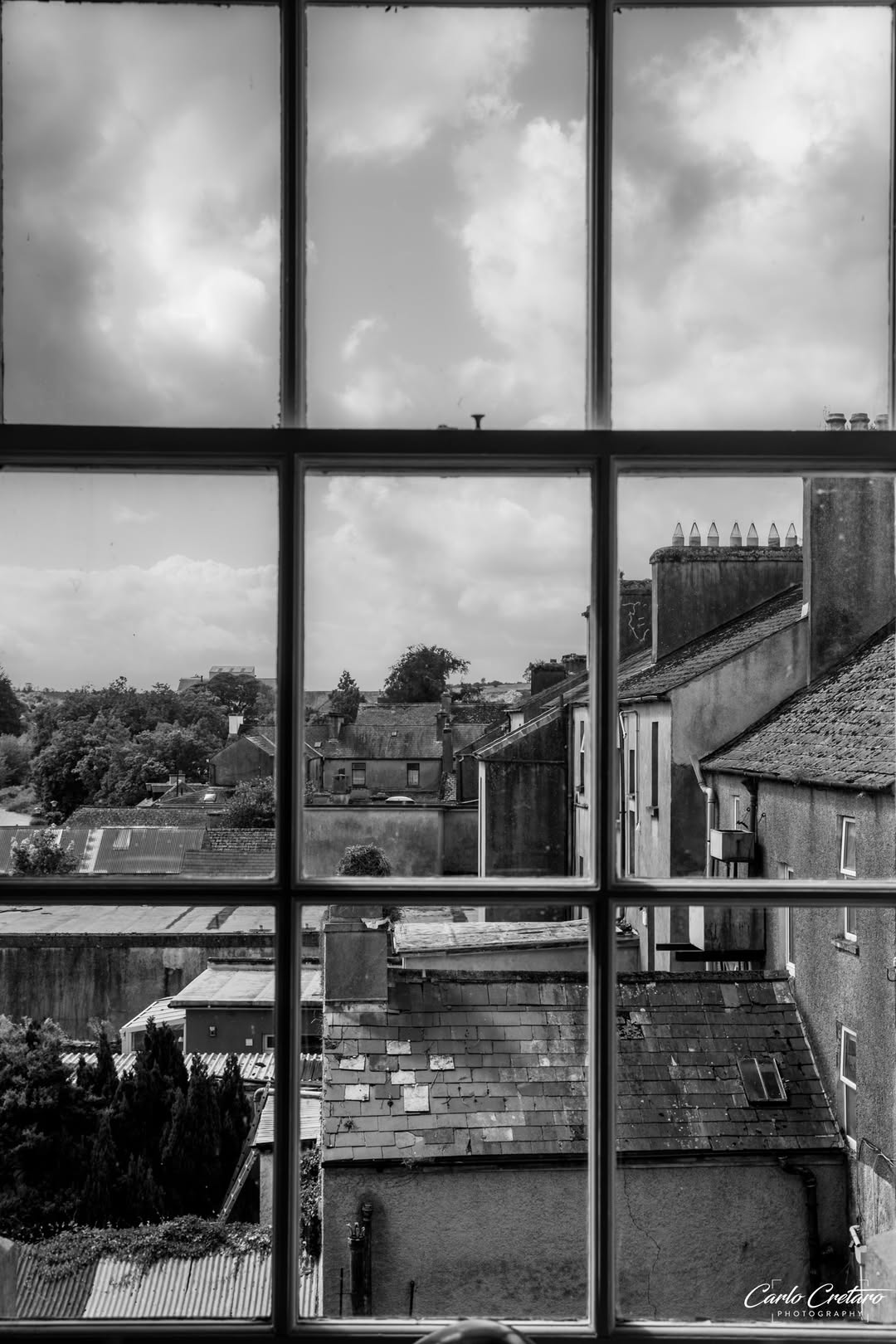 Boyle_Looking through the window Boyle Looking through a window